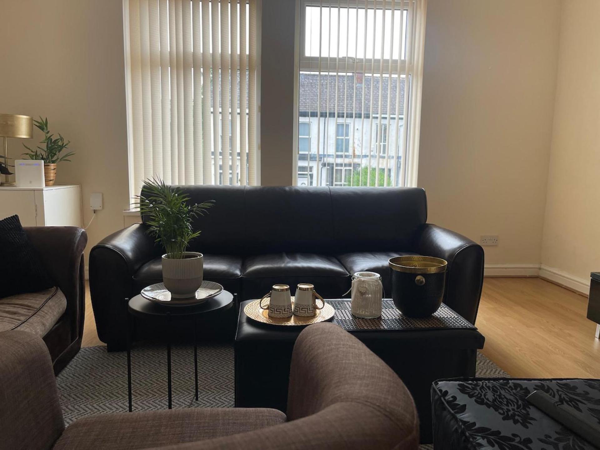 2-Bed Apartment - Sleeps 4 - Street Parking - Wifi Манчестер Экстерьер фото
