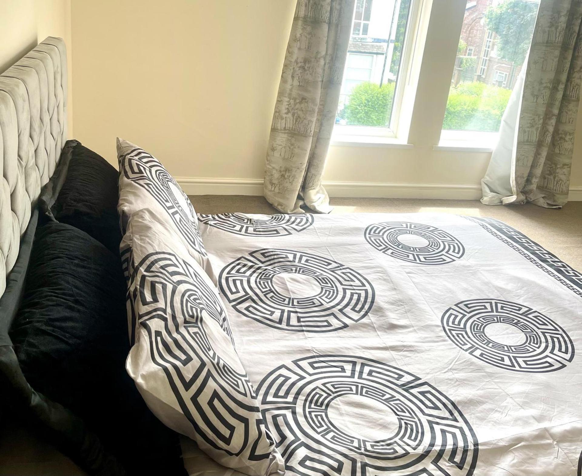 2-Bed Apartment - Sleeps 4 - Street Parking - Wifi Манчестер Экстерьер фото