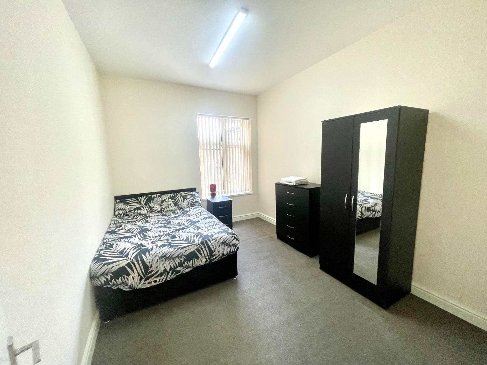 2-Bed Apartment - Sleeps 4 - Street Parking - Wifi Манчестер Экстерьер фото